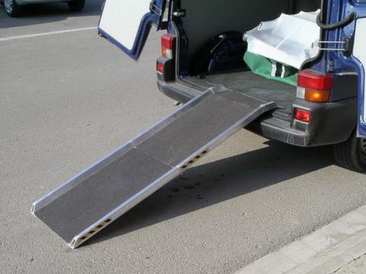 awr breitrampe mit antirutschbeschichtung - geplant und hergestellt von altec