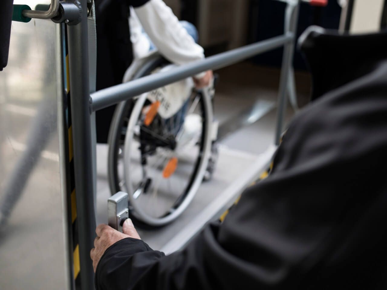 hebelift wird bei knopfdruck gesteuert