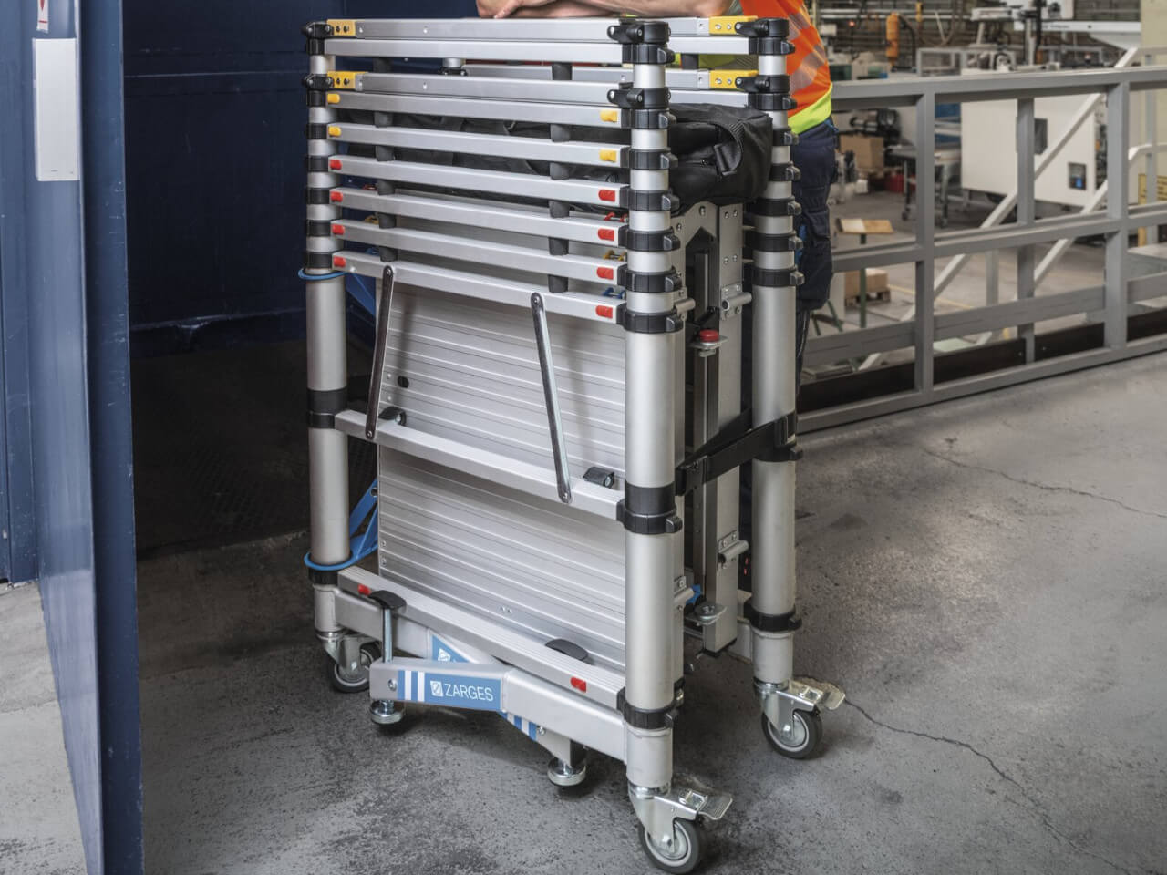 mobiles ausziehbares geruest teletower von zarges aus deutschland