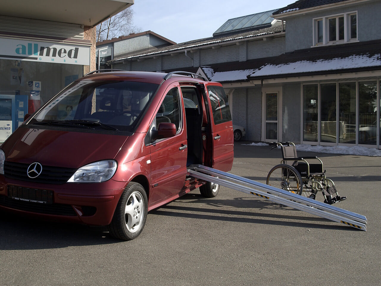 rollstuhlrampen zur barrierefreien erschliessung eines autos