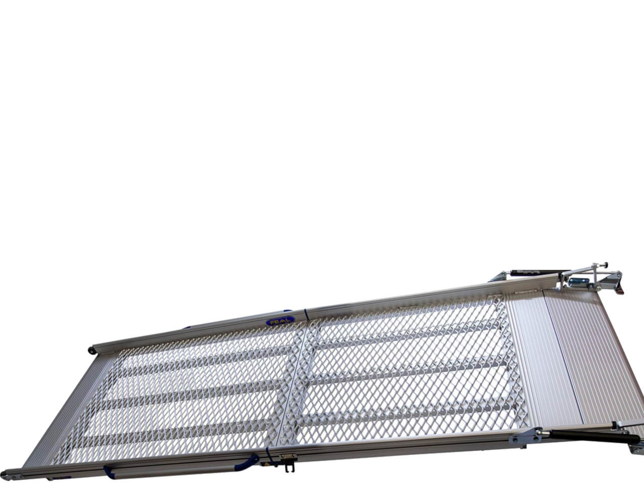 transporter auffahrrampe iramp von feal zum einbau  mit einer gitter-oberflaeche