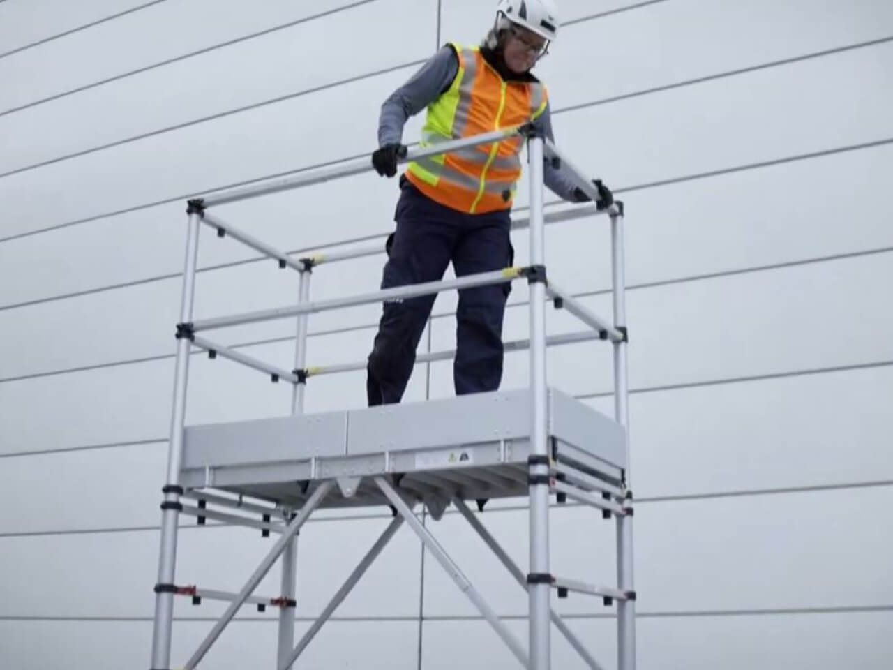 zarges teletower in nutzung als mobiles geruest