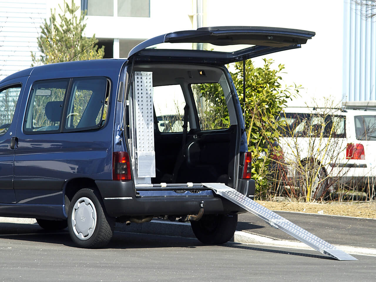 aos-w altec auffahrrampen zum festeinbau im fahrzeug