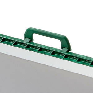 praktischer handgriff zum einfachen tragen einer rollstuhlrampe