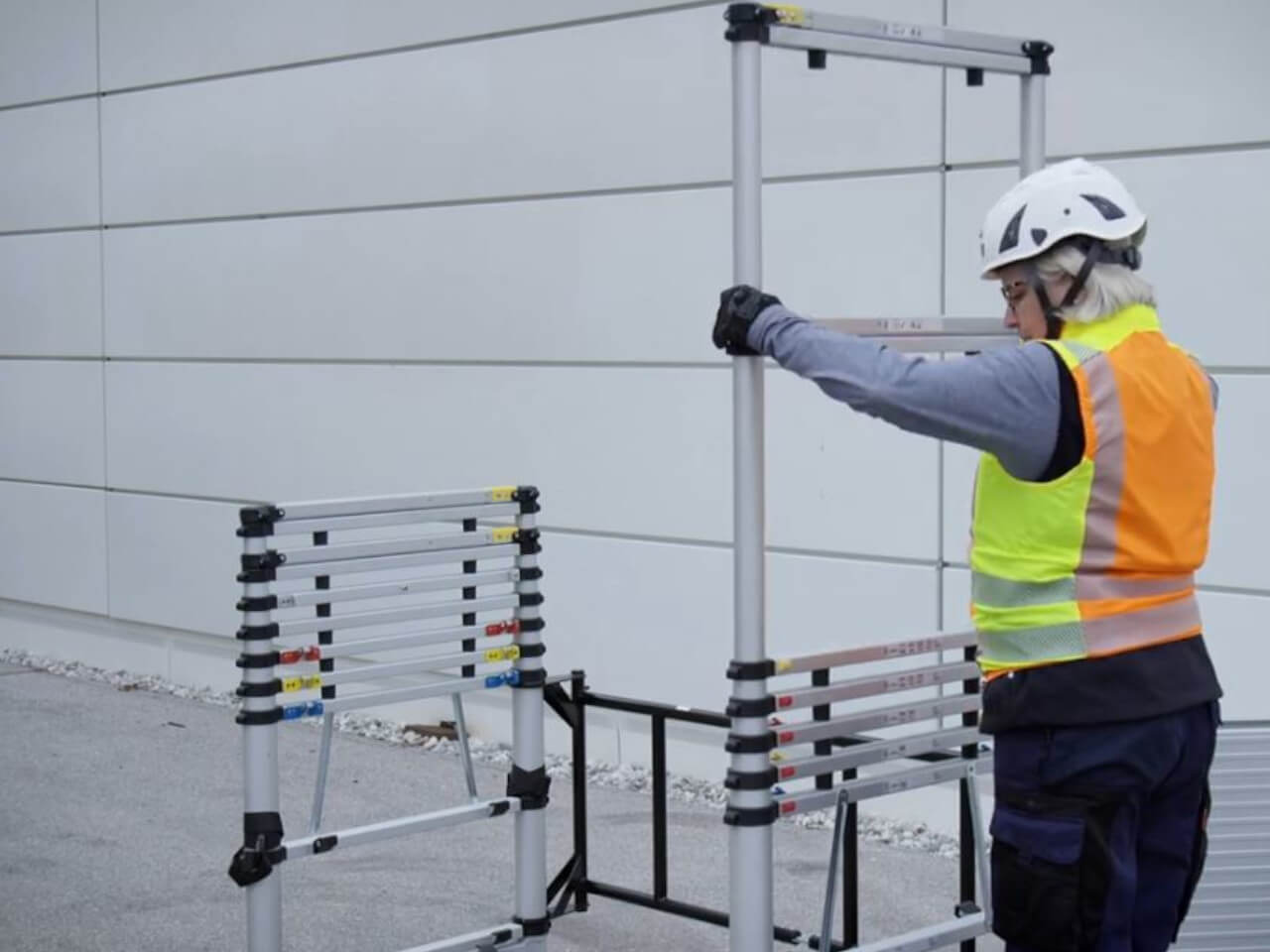 schritt 2 im aufbau vom ausziehbaren geruest teletower